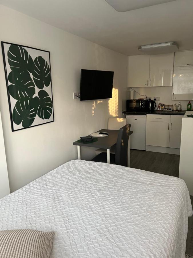 Studio In Private House Near Central Milton Keynes Διαμέρισμα Εξωτερικό φωτογραφία