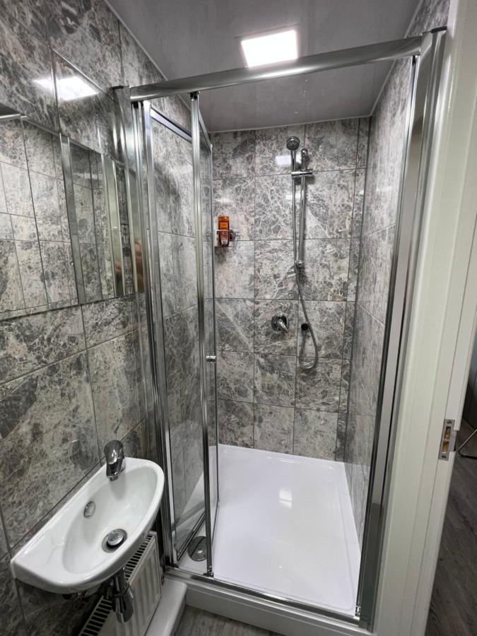 Studio In Private House Near Central Milton Keynes Διαμέρισμα Εξωτερικό φωτογραφία