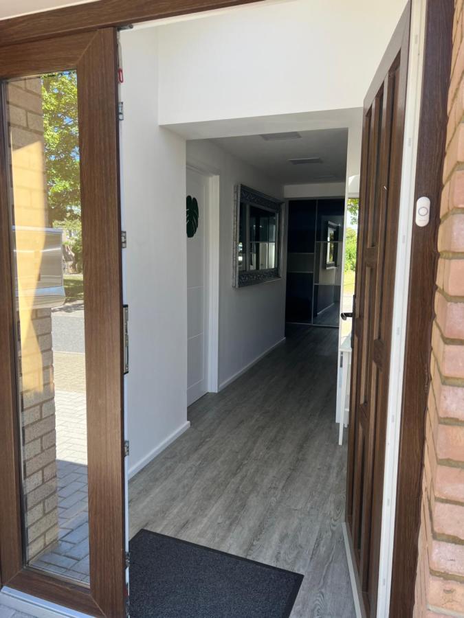 Studio In Private House Near Central Milton Keynes Διαμέρισμα Εξωτερικό φωτογραφία