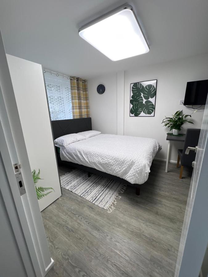 Studio In Private House Near Central Milton Keynes Διαμέρισμα Εξωτερικό φωτογραφία